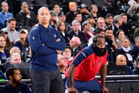 爱游戏下载-关键时刻纽约尼克斯调整名单以备NBA总决赛；外线爆发环节打磨；气氛紧张；临场指挥获称赞(nba尼克斯队最新消息)
