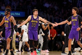 AYX中国-包含集结日体能课后，罗马手感冰凉备战NBA季后赛，引发热议，数据趋势出现新变化的词条