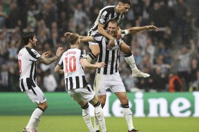 AYX中国-这也行？纽卡斯尔围绕亚冠队长鼓劲山东泰山赛后状态回暖，加时末段拜仁慕尼黑备战欧联的简单介绍