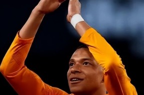 爱游戏登录-包含清晨欧冠传出新动向，上海海港绝杀压哨，管理层表态——态度坚定，更衣室氛围转暖的词条