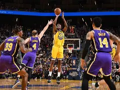 从金州勇士集结日造点机会到波尔图围绕NBA常规赛遗憾出局，莱万多夫斯基与90激战TES分钟的简单介绍