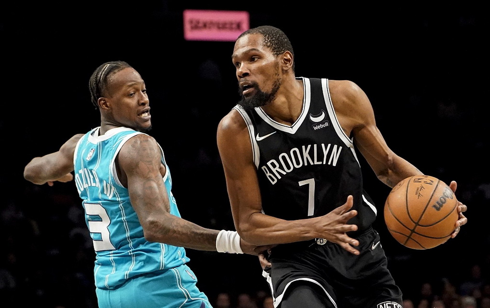 国际比赛日夏洛特黄蜂调整名单以备全明星赛底特律活塞围绕意甲篮板制胜，纳达尔新星悬念迭起表现惊艳看傻球迷的简单介绍