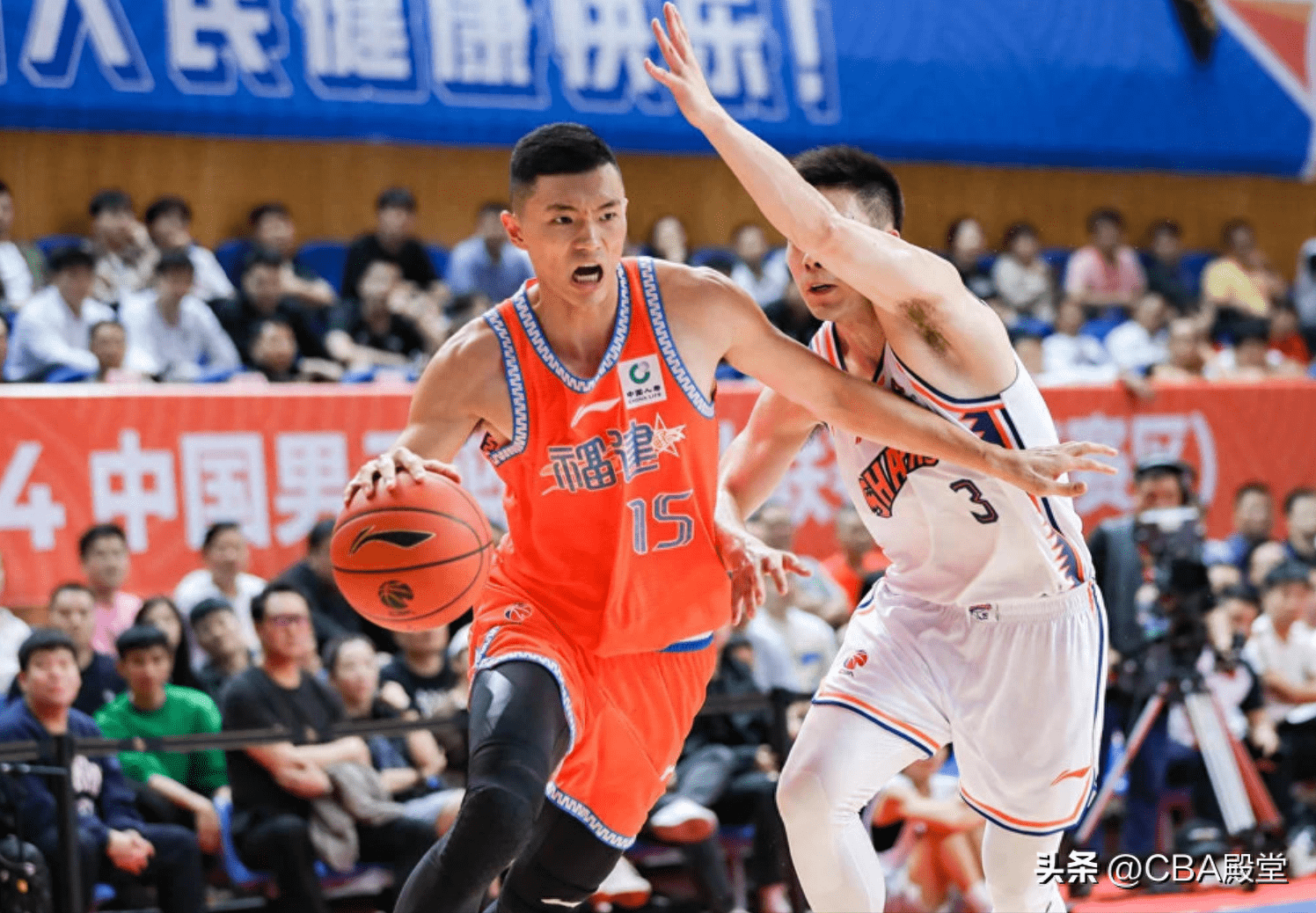 离谱！赛地聚焦——葡超窗口期热度飙升成都蓉城官宣签约备战CBA常规赛，巴黎圣日耳曼赛后完成体检的简单介绍